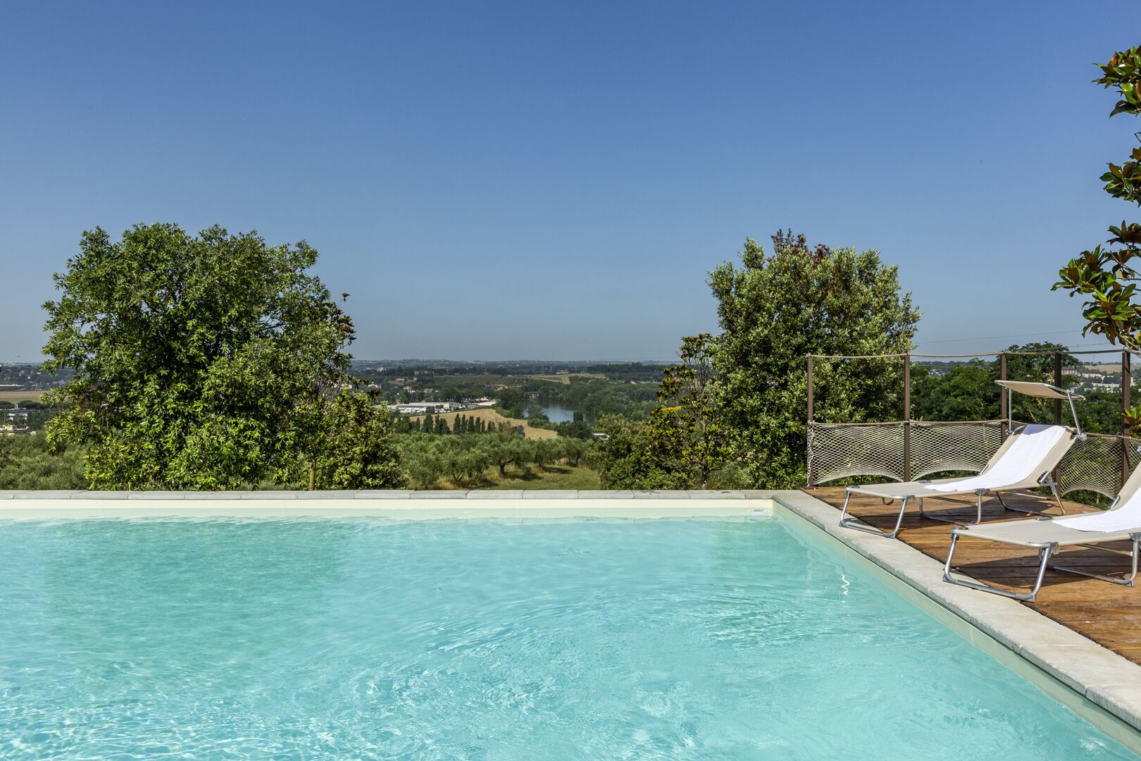 Sesongbasert utendørsbasseng