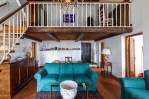 Luxury Suite | Living room