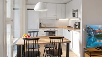 Jääkaappi, mikroaaltouuni, astianpesukone