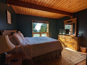 5 bedrooms, iron/ironing board, free WiFi, bed sheets