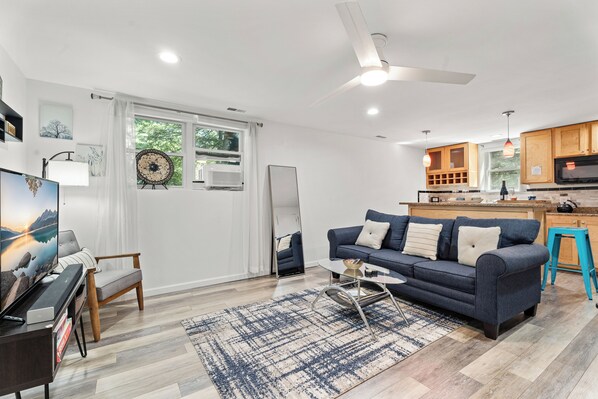 Smart TV, Netflix, table football, books - Sun Filled & Cheerful Apartment by Cornell Campus | Play Foose Ball (Ithaca)