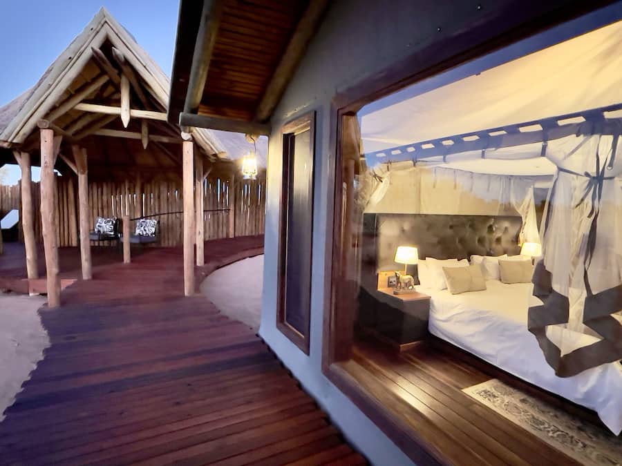 Superior Chalet | Peti besi dalam bilik
