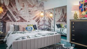 3 habitaciones, tabla de planchar con plancha, internet y ropa de cama 