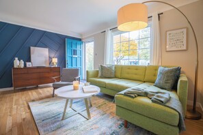 Una Smart TV, un futbolín