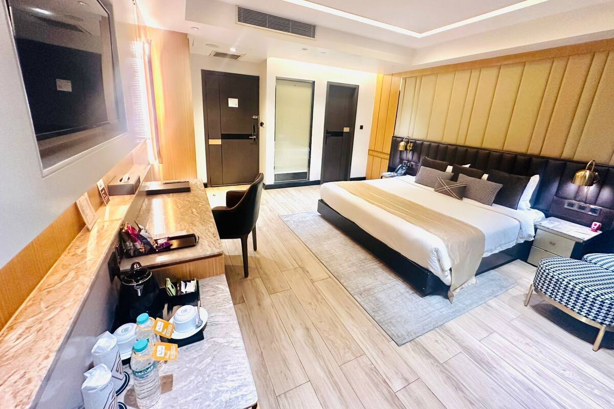 Studio Suite Premium | Két bảo mật tại phòng, bàn, khu vực làm việc phù hợp cho laptop 