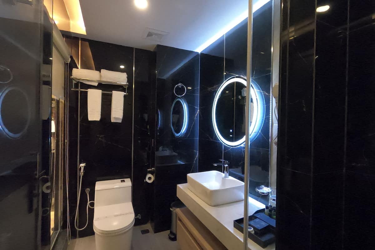 premium room (deluxe) | bathroom | shower, slippers, towels