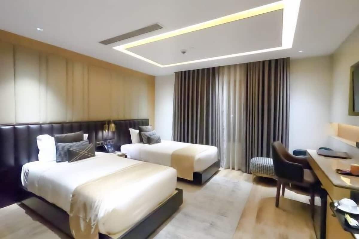 1 bedroom, in-room safe, desk, laptop workspace