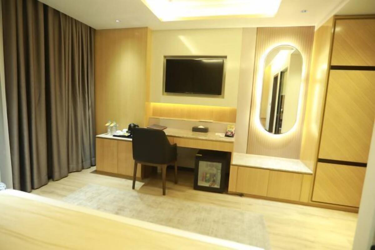 1 bedroom, in-room safe, desk, laptop workspace