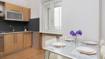 Apartment, 1 Bedroom, Balcony | Private kitchen | Dishwasher, cookware/dishes/utensils