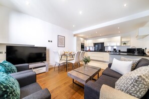 City Apartment, 2 Bedrooms, Non Smoking, Terrace | Living area