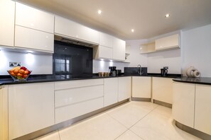 Departamento urbano, 2 habitaciones, para no fumadores, Terraza | Cocina privada | Refrigerador con congelador, microondas, horno y parrilla de estufa 