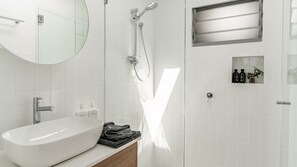 Shower, hair dryer, towels