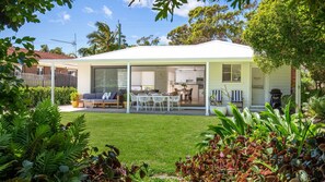 Outdoor dining - Callala Dreams - 4 Mins Walk to Beach (Callala Beach)
