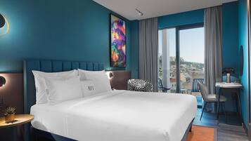 Deluxe Double Room (Acropolis View) | Ropa de cama hipoalergénica y minibar