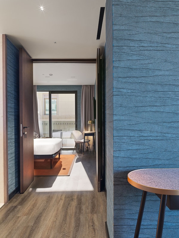 Heaven Acropolis Suite with Lounge Access | Hypo-allergenic bedding, minibar, in-room safe, individually decorated