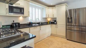 Microwave, oven, dishwasher, coffee/tea maker