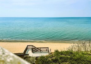 Una spiaggia nelle vicinanze