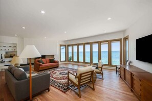 Smart TV, lareira, escritórios