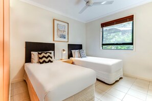 3 bedrooms, iron/ironing board, WiFi, bed sheets - Oasis 22, Oasis Apartment 22 by HIHA (Hamilton Island)