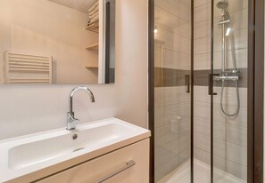 Shower, hair dryer - Chalet atmosphere for 4 - 80m from the slopes (Genos)