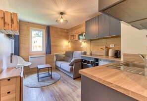 TV - Chalet atmosphere for 4 - 80m from the slopes (Genos)