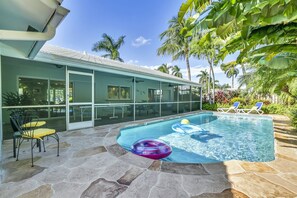 A heated pool - FIFA Perfect | Coral Isle: Heated Pool, Ping-Pong, Near Beach (Fort Lauderdale)