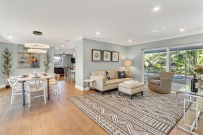 Smart TV, table tennis - FIFA Perfect | Coral Isle: Heated Pool, Ping-Pong, Near Beach (Fort Lauderdale)