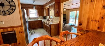 Riverside Escape Too: 4 BR, 2.5 BA Cabin / Bungalow in Piney Creek, Sleeps 8