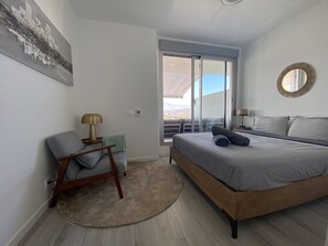 3 dormitorios, tabla de planchar con plancha, cuna de viaje