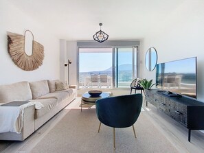 Smart TV, DVD player, books, music library - ALL COMFORT, SUPERB VIEW, large TERRACE Los Flamingos Ideal families (Estepona)