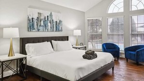 5 bedrooms, iron/ironing board, WiFi, bed sheets - Modern, Spacious - Pool & Backyard Oasis & Cinema (Rowlett)