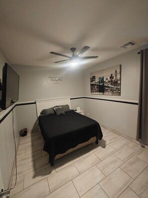 3 عدّة غرف نوم ومكتب وواي فاي مجانًا وملاءات أسرّة