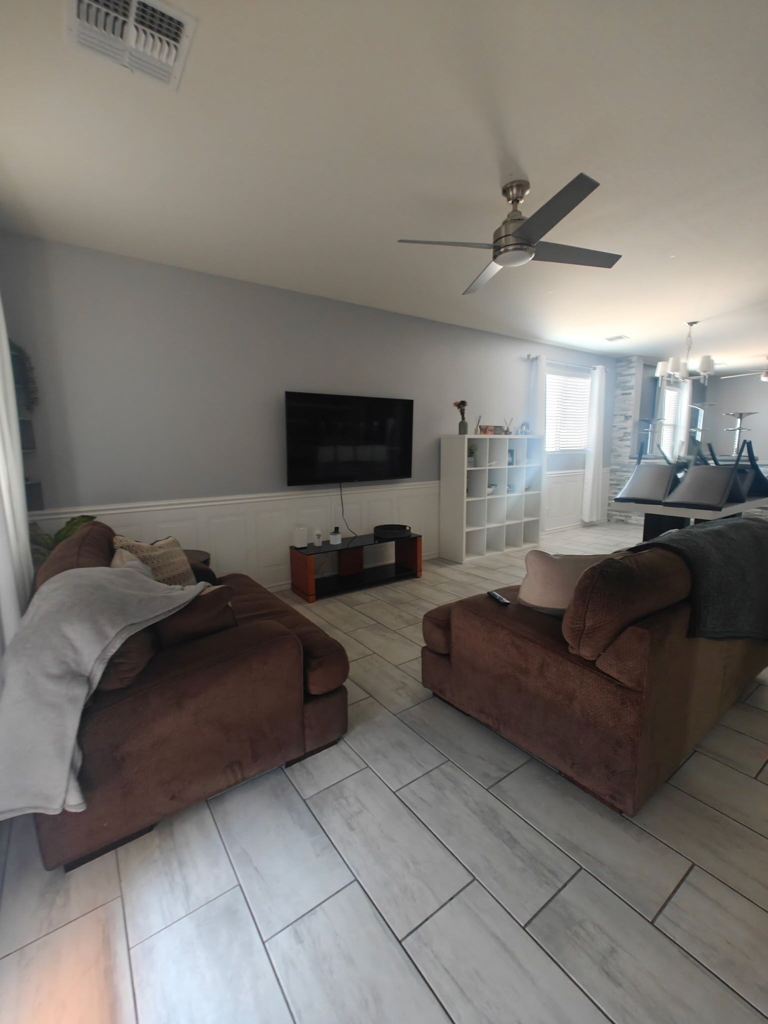 Lovely White & Grey Home - Buckeye, AZ