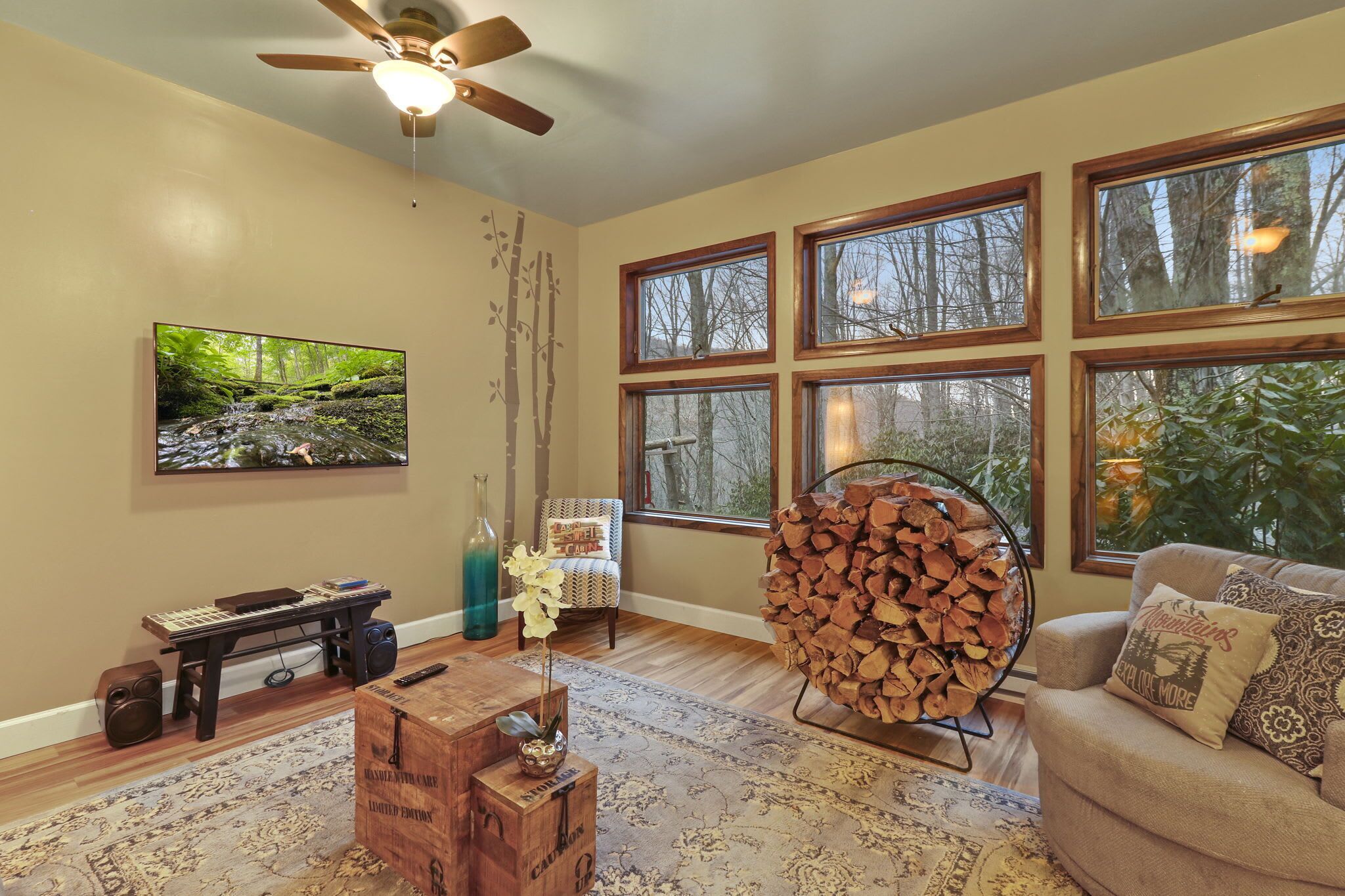 "Mountain Carriage House" Sleeps 7, River, and More!!!