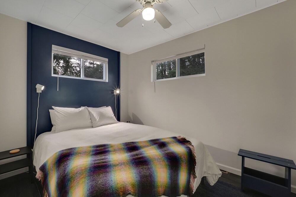 Winter Promo 2 Bedroom 1.7 miles to Boyne Mountain Fully