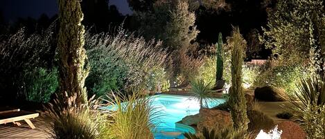 Outdoor pool, a heated pool