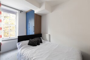 2 bedrooms, iron/ironing board, free WiFi