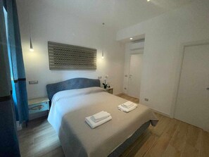 2 chambres, fer et planche à repasser, lit parapluie, Wi-Fi