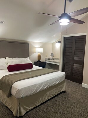 2 bedrooms, in-room safe, iron/ironing board, free WiFi - Oceanfront Kauai Condo – Rare Christmas-Week Escape with Gorgeous Views! (Kapaa)