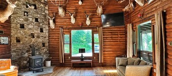 Stolk's Lodge - 5 acre pond -  near Dreams Park - fishing - quite country lodge