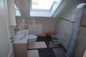 Dusche, Haartrockner, Handtücher, Seife