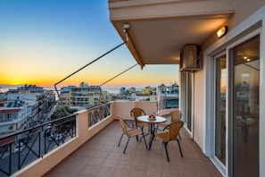 Outdoor dining - EλIA SELINOU (CHANIA)