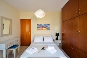 2 bedrooms, desk, iron/ironing board, free WiFi