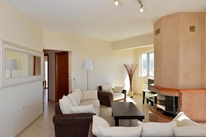 TV - EλIA SELINOU (CHANIA)