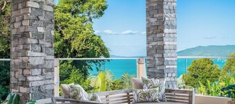 Peaceful 4 Bed 3 Bath property overlooking Pioneer Bay & Airlie Beach beyond