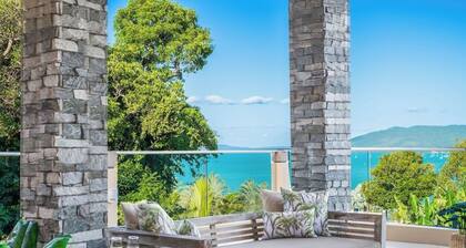 Peaceful 4 Bed 3 Bath property overlooking Pioneer Bay & Airlie Beach beyond