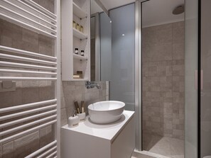 Combined shower/tub, hair dryer