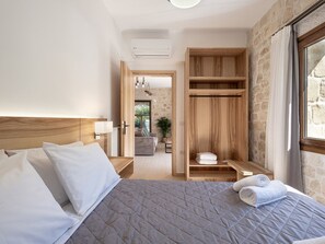 2 bedrooms, iron/ironing board, WiFi