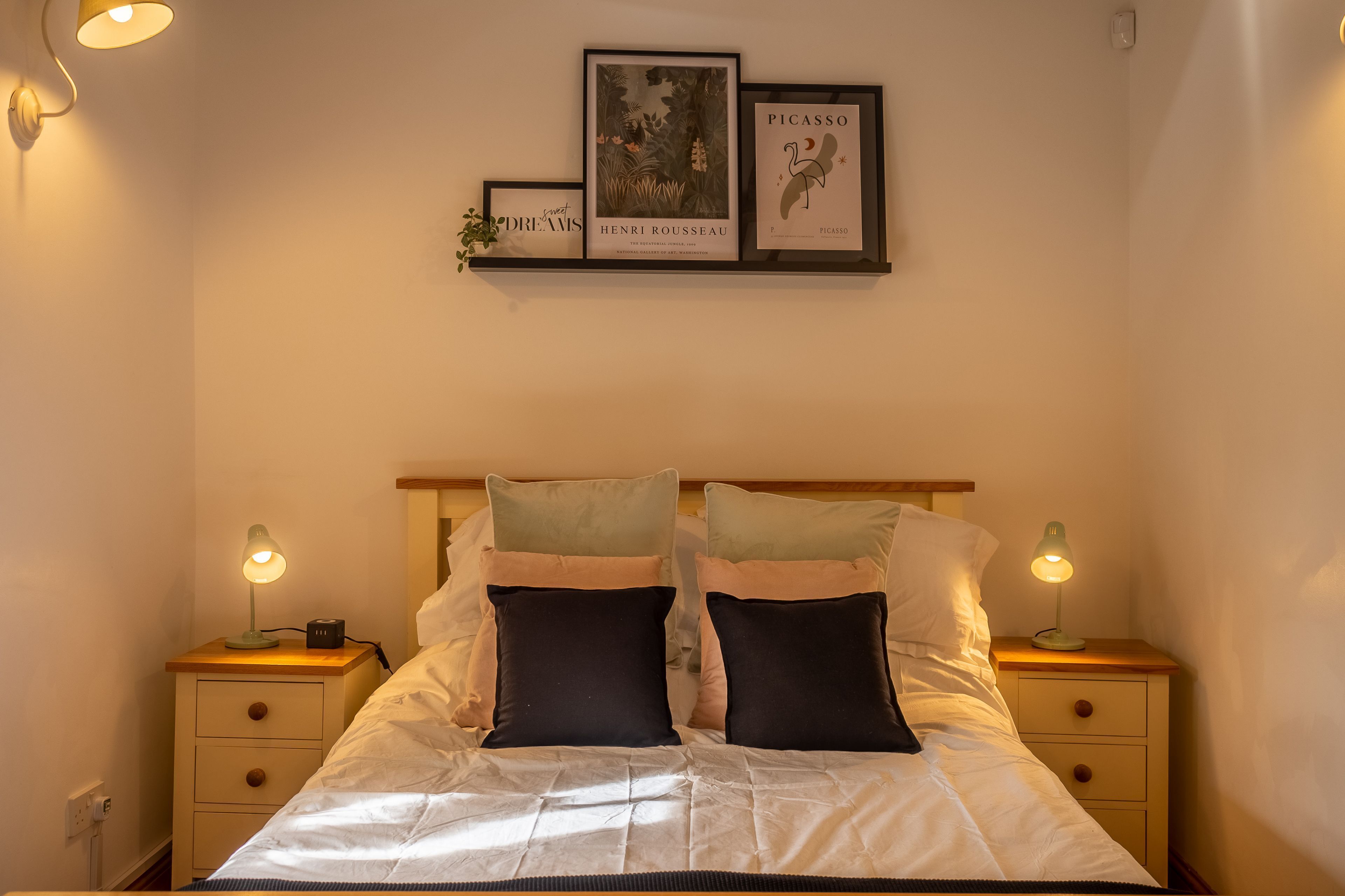 1 bedroom, iron/ironing board, internet, bed sheets