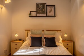 1 dormitori, planxa i posts de planxar, Internet i roba de llit 